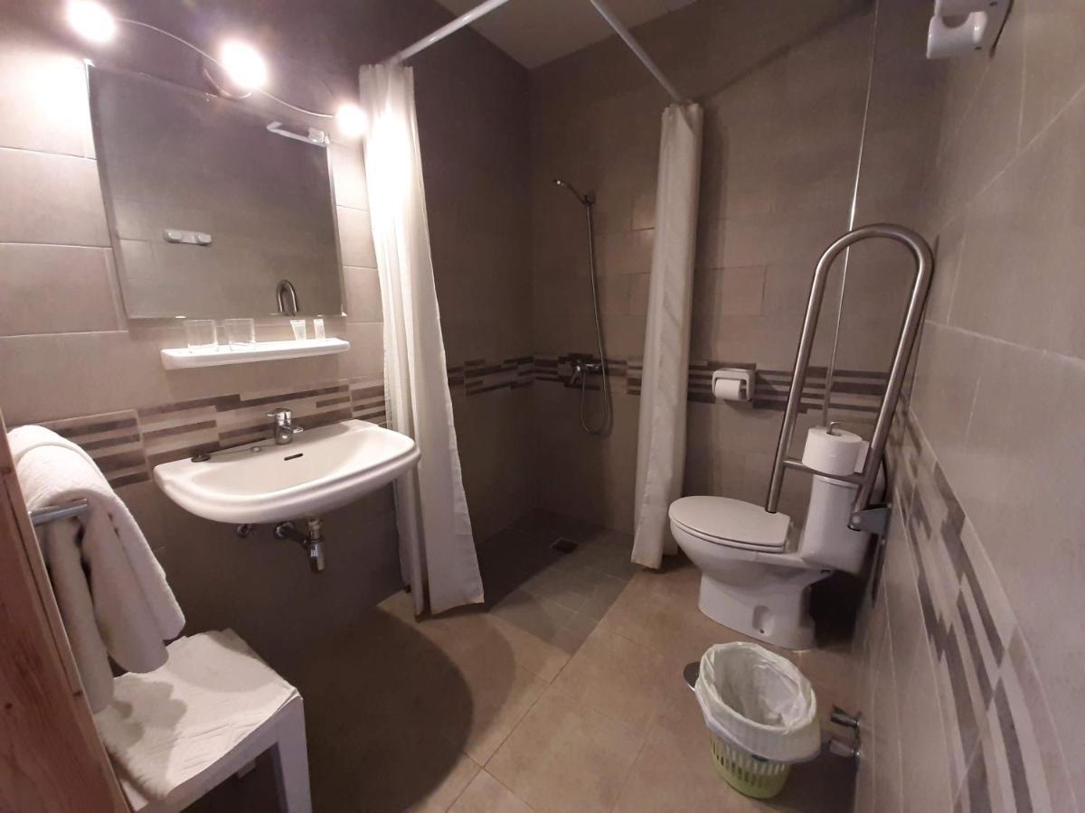Hotel Buenavista Estepona Exterior photo Bathroom with a shower curtain