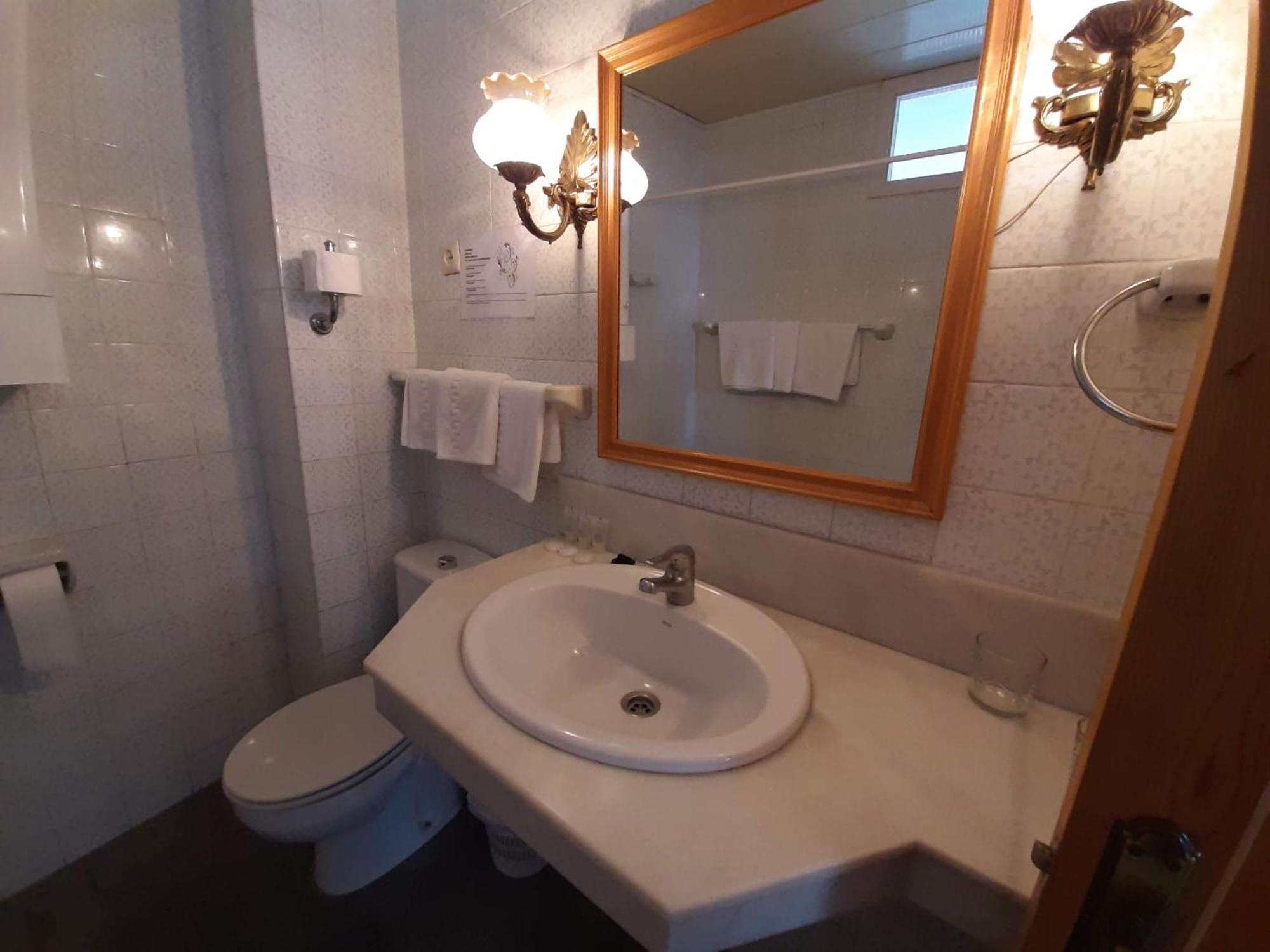 Hotel Buenavista Estepona Room photo Bathroom in a hotel