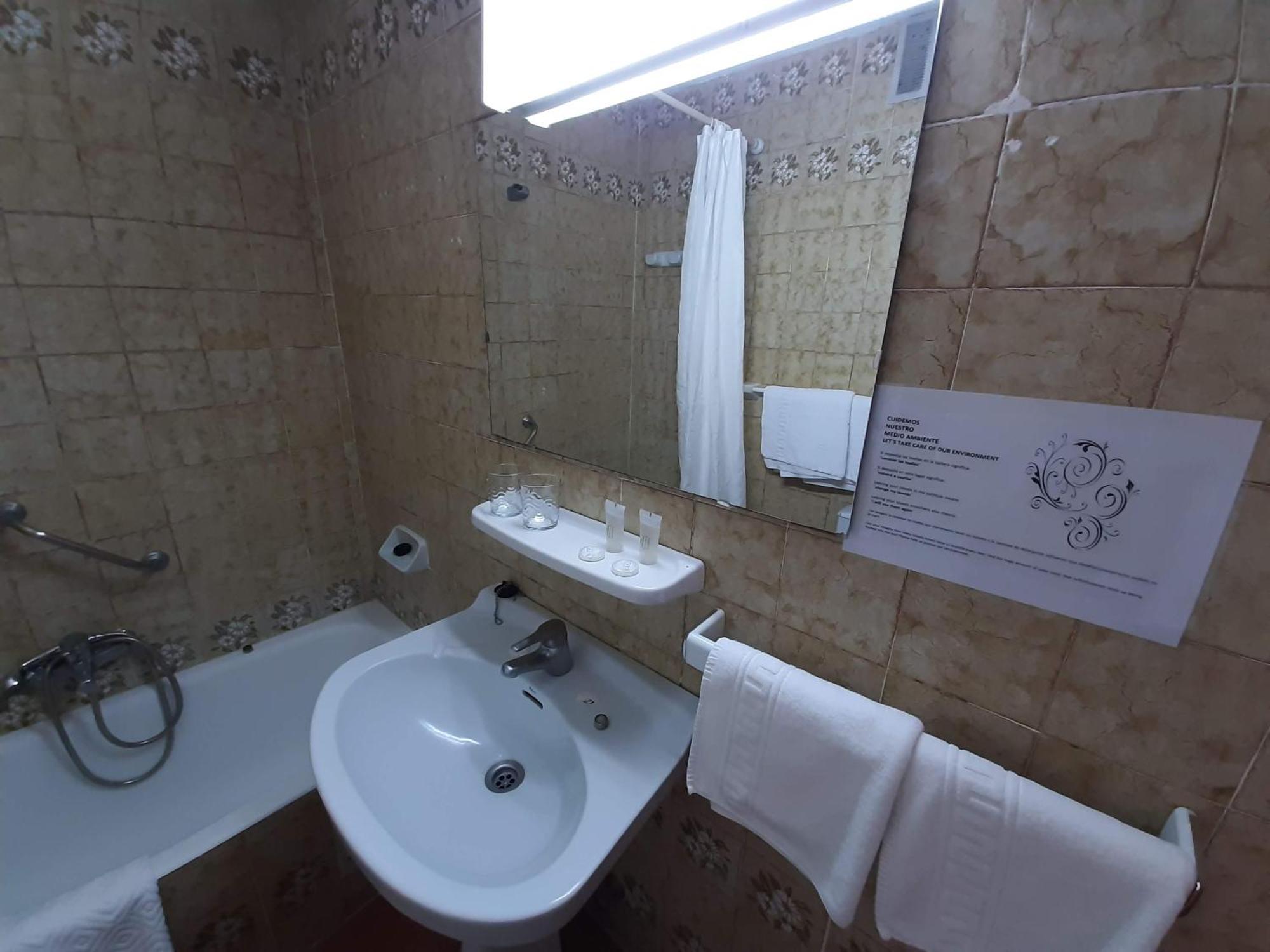 Hotel Buenavista Estepona Room photo Bathroom in a hotel