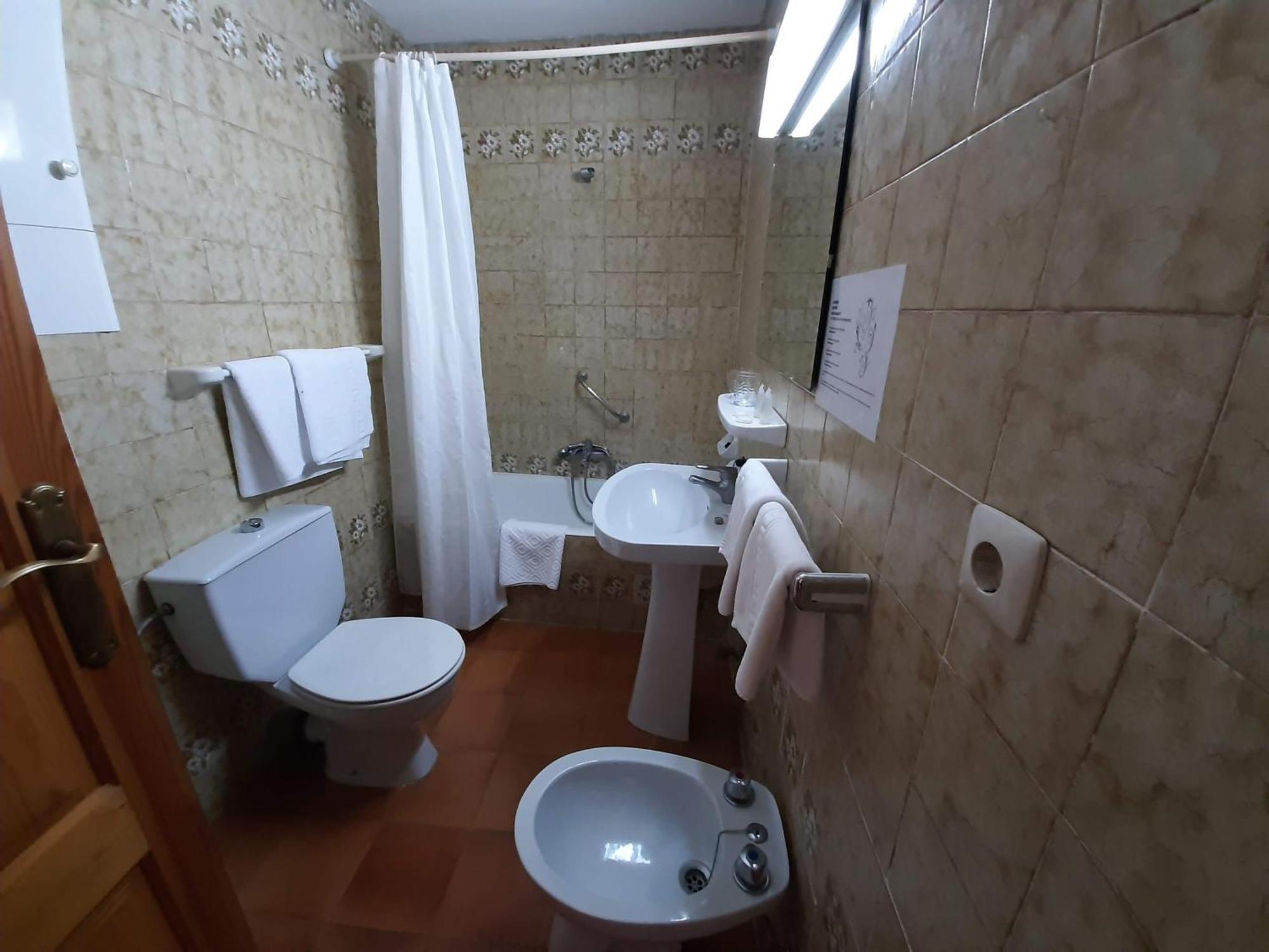 Hotel Buenavista Estepona Room photo Bathroom with shower curtain