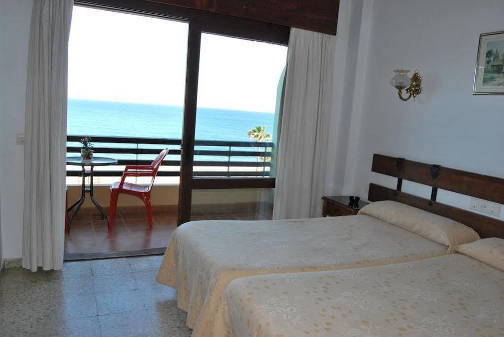 Hotel Buenavista Estepona Exterior photo A typical hotel room